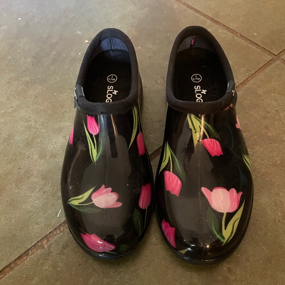 Women’s waterproof clogs